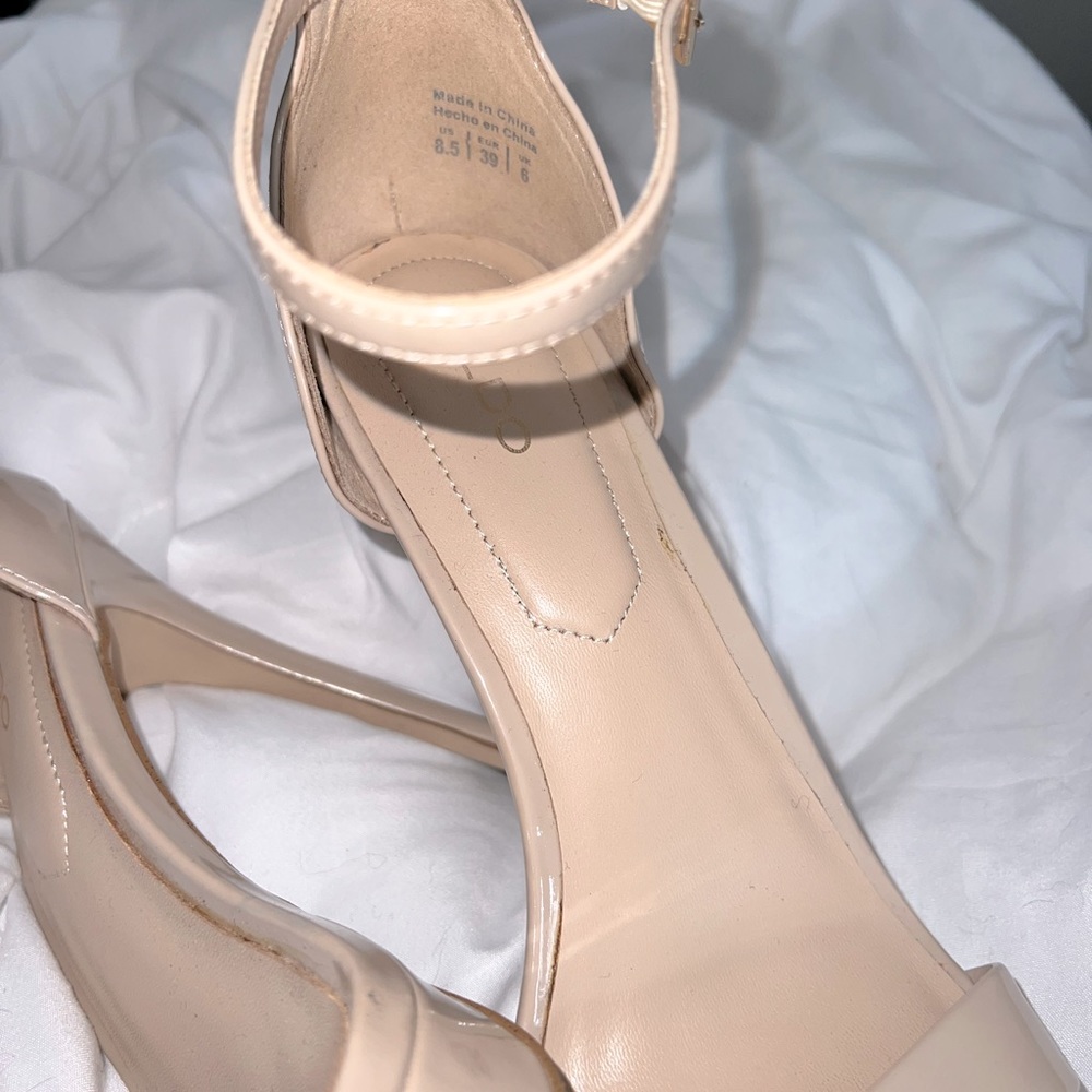 Nude Heels - Picture 2 of 6